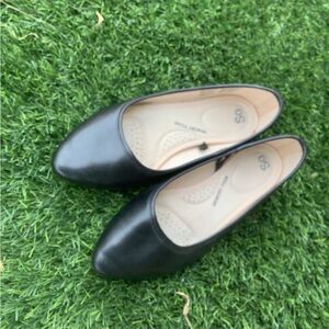 SO Black Flats with Pointed Toe and Classic Design